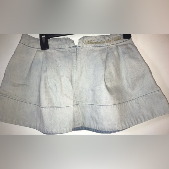 Married to the Mob - Picture 2 of 4